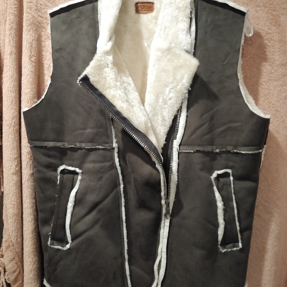 Vest - Picture 3 of 5